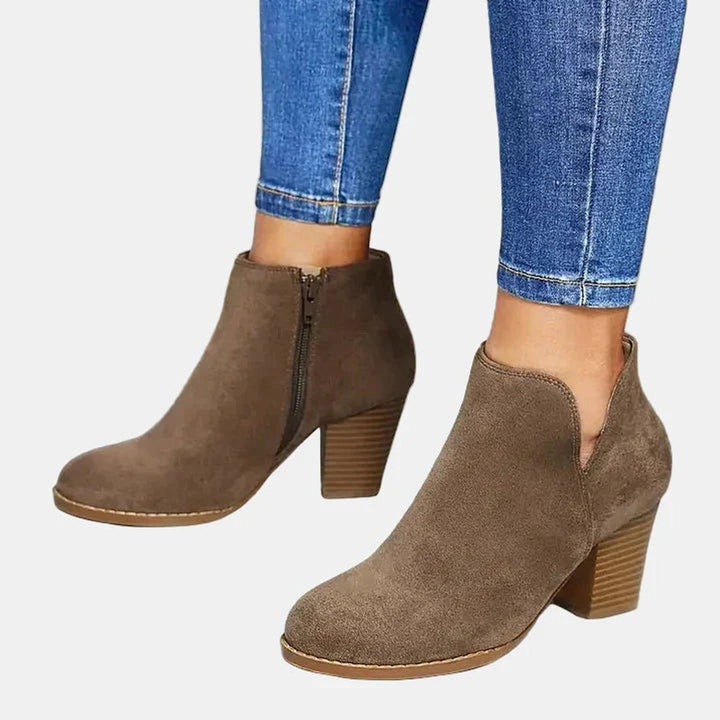 Charlotte | Boots Femme Daim Talon Bloc Fermeture Éclair Bout Rond