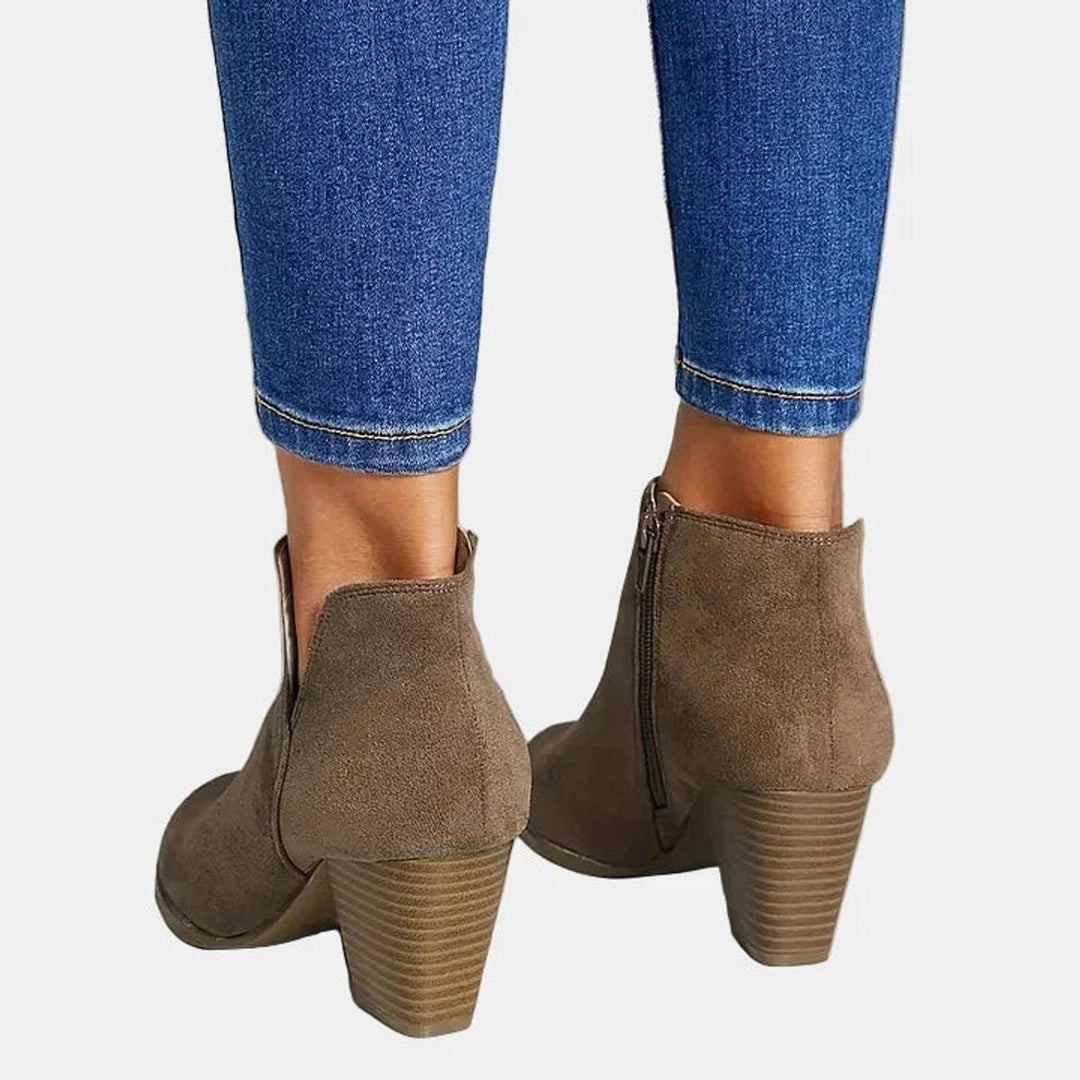 Charlotte | Boots Femme Daim Talon Bloc Fermeture Éclair Bout Rond