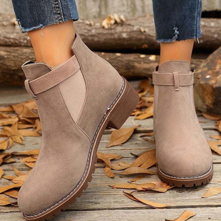 Juliette | Chelsea Boots Femme Daim Talon Bloc Boucle