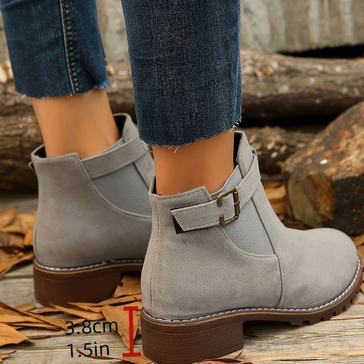 Juliette | Chelsea Boots Femme Daim Talon Bloc Boucle