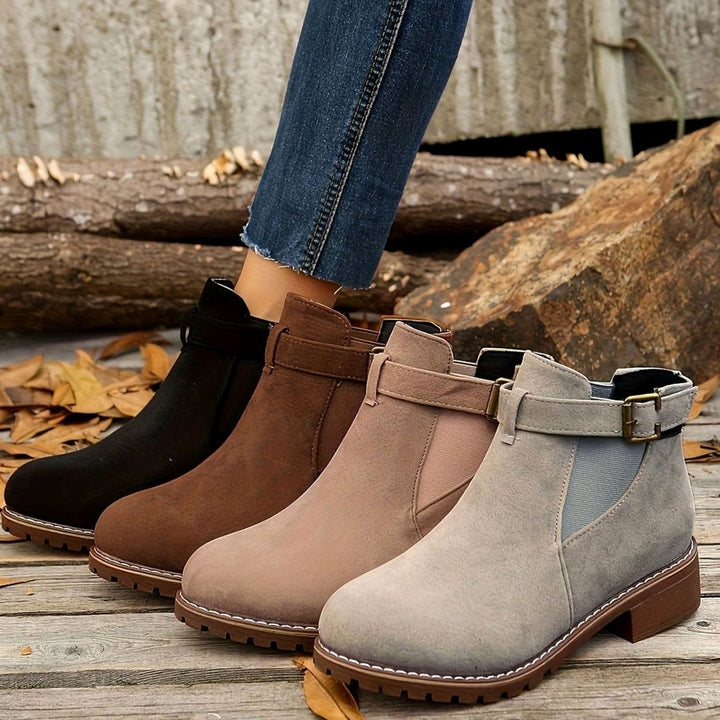 Juliette | Chelsea Boots Femme Daim Talon Bloc Boucle