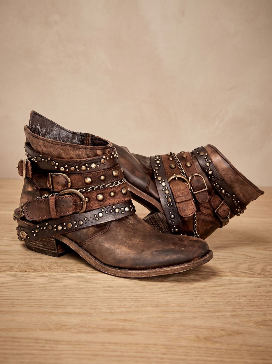 Manon | Boots Cuir Femme Plates Sangles Boucles Cloutées