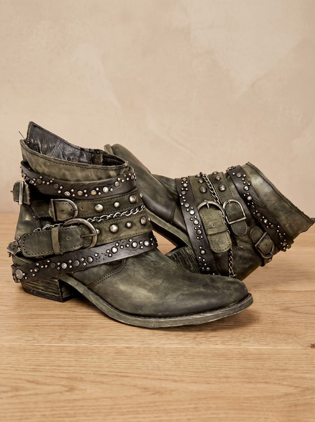 Manon | Boots Cuir Femme Plates Sangles Boucles Cloutées