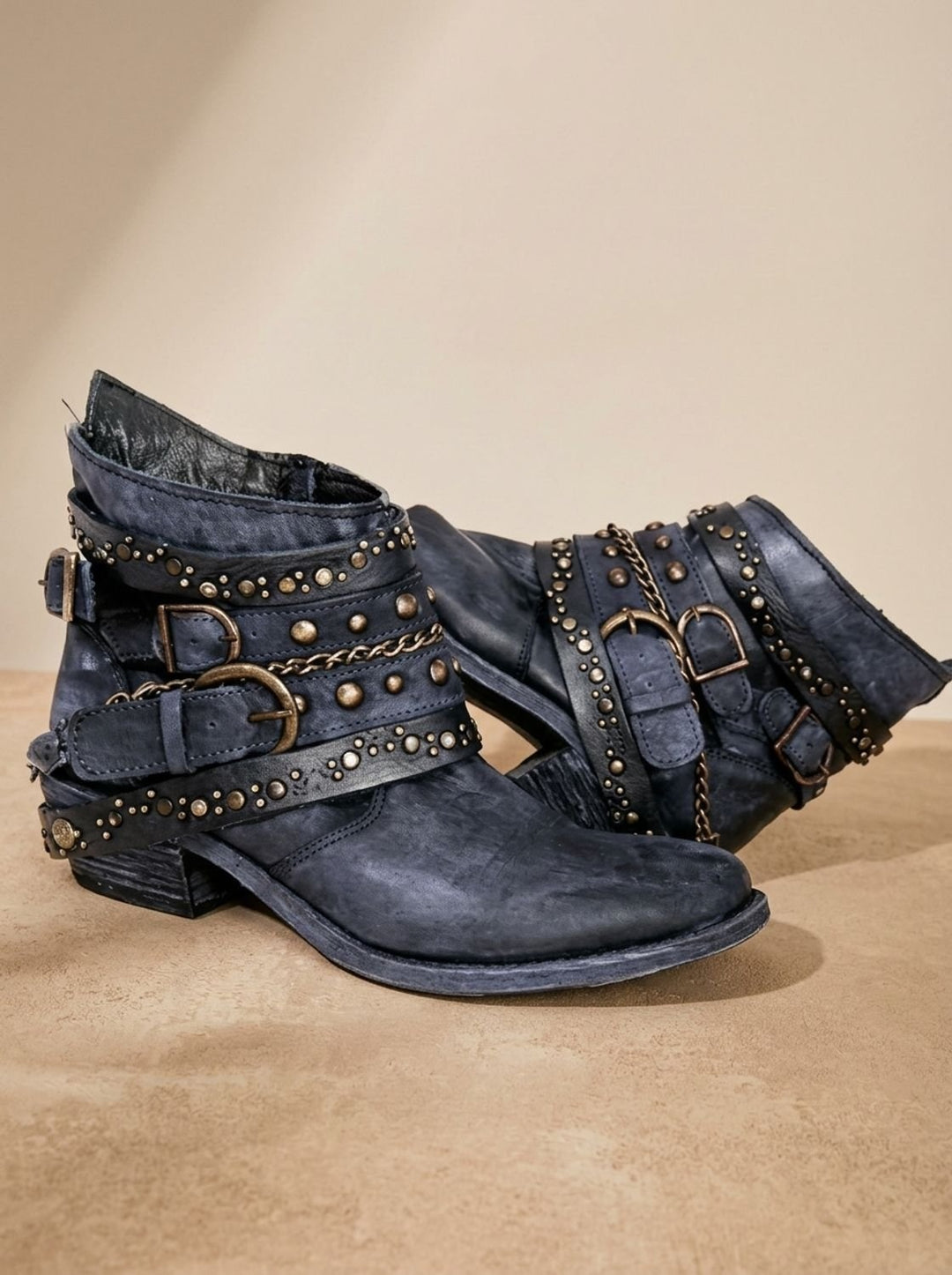 Manon | Boots Cuir Femme Plates Sangles Boucles Cloutées