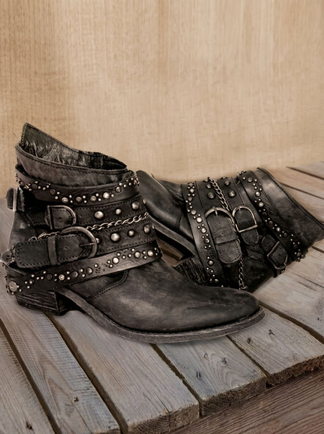 Manon | Boots Cuir Femme Plates Sangles Boucles Cloutées