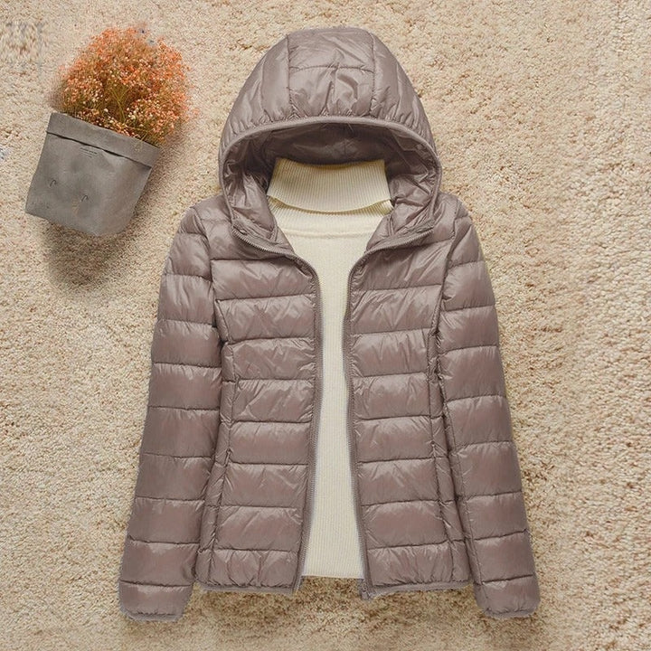 Noémie | Doudoune Légère Femme à Capuche Brillante Courte